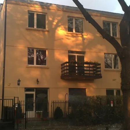 Klon Pokoje Goscinne Лодзь